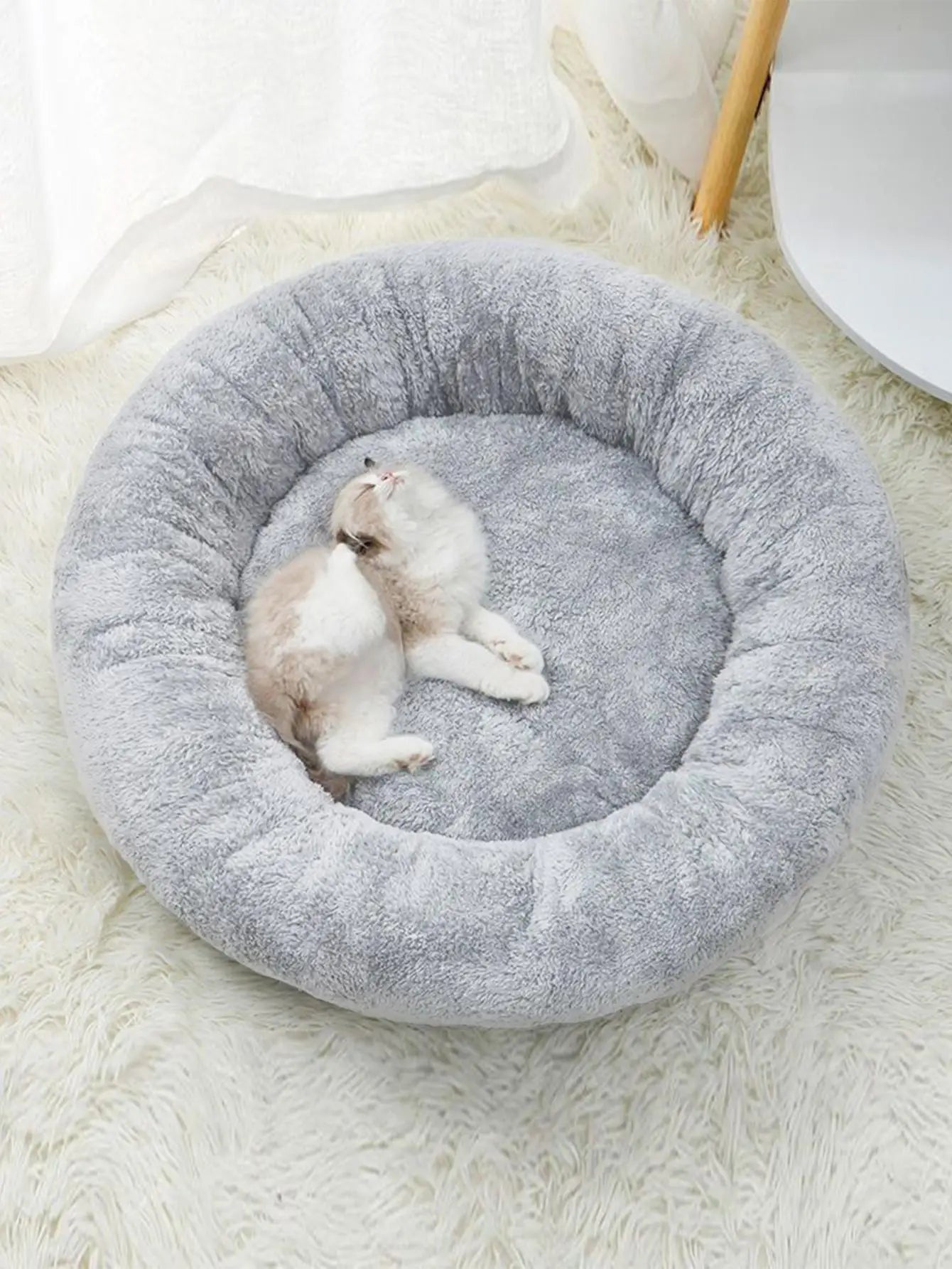 Ultra Soft Round Dog Bed - Washable & Warm for Winter Comfort